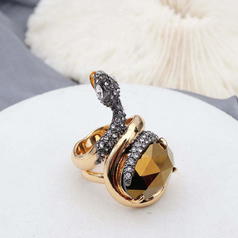 

2025 Новый винтажный комплект нестандартной меди с позолоченным цирконом No. Кольцо 7, легкие роскошные украшения для женщин