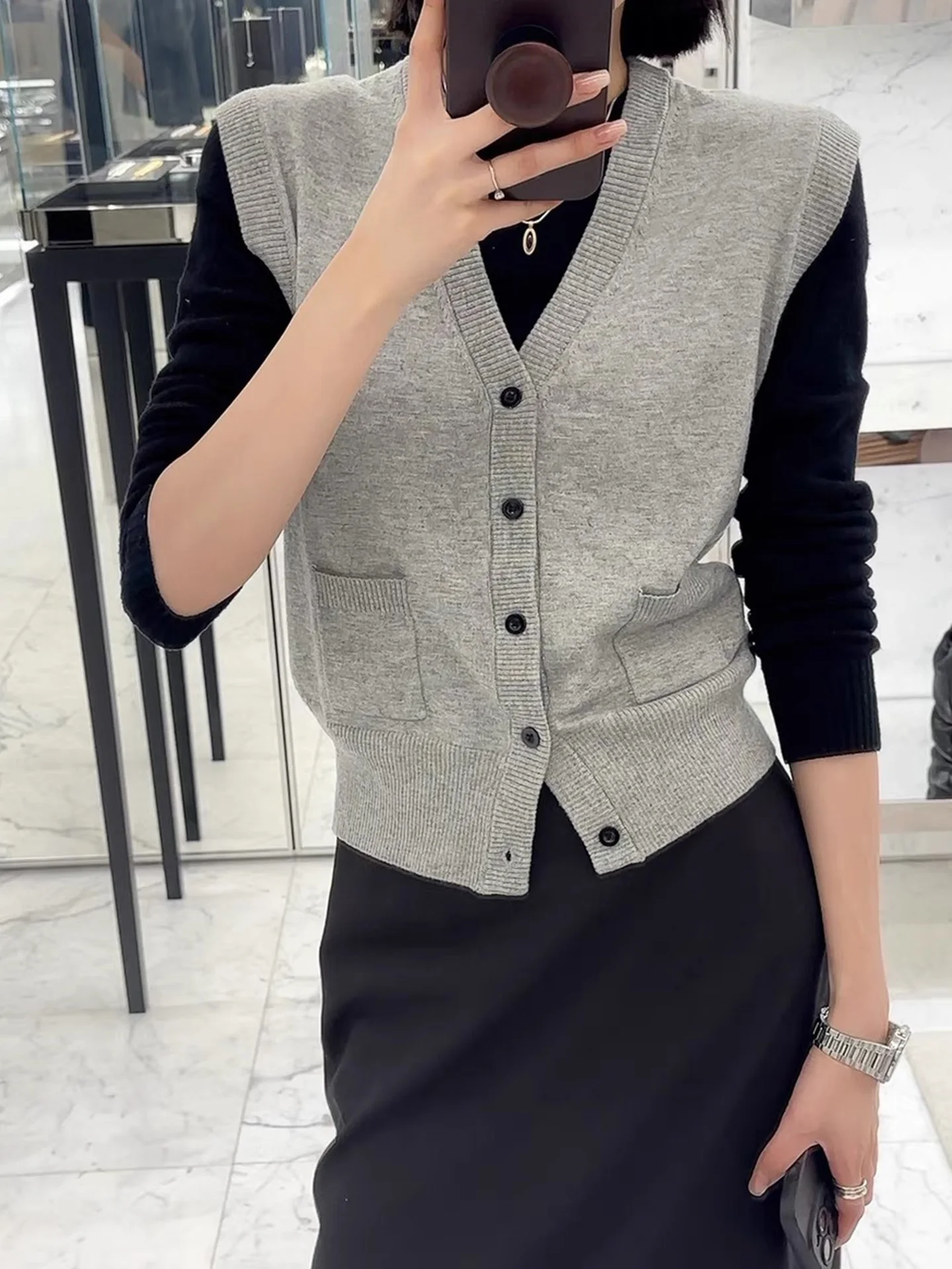 

Faionable V-Ne Svel Knitted Vest Women's Top Ele Brand European Sle Early Autumn New Arrival Moisture ng