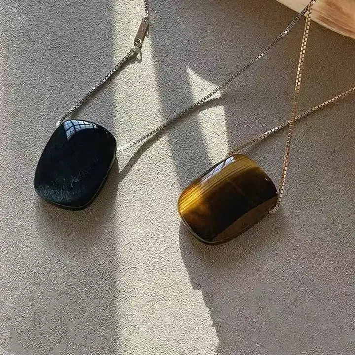 

Новое весеннее ожерелье с крупным квадратным кулоном из тигрового глаза, цепочка на ключицу, цепочка для свитера, роскошный минималистичный дизайн, ощущение высокого класса