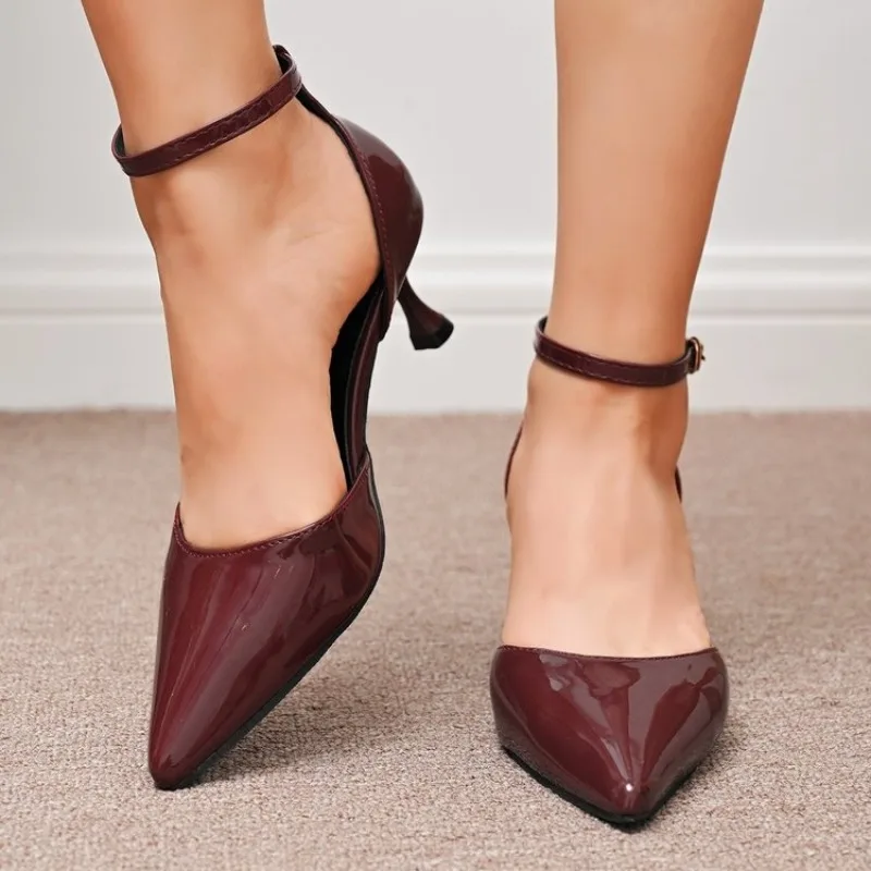 Zapatos de Tacón Bajo para Mujer, con Punta en Pico, Acabado con Efecto Charol, Correa en el Tobillo con Hebilla, Zapatos de Vestir para Fiesta, Estilo Clásico, Variedad de Opciones