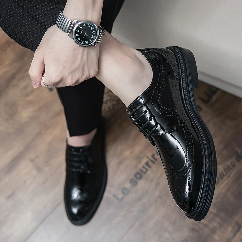 Italian Luxury Brand White Patent Leather Oxford Shoes Designer Men's Shoes Lace-up Loafers Thick Sole Pointed Toe Carved Shoes
