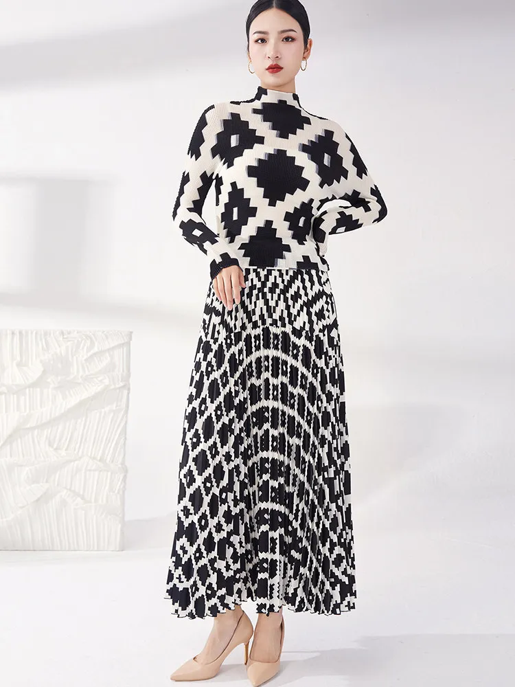 

Miyake Fashion 2026 Spring/Autumn Collection: Pleated Two-Piece Set - Women's Slim Fit Top and Pleated Skirt