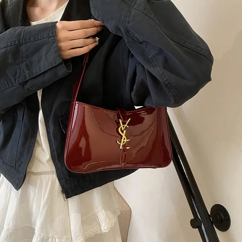 

Текстурированная универсальная сумка-кроссбоди, маленькая структурированная сумочка, съемный ремешок для ношения на плече, полированные акценты, новинка 2026 года