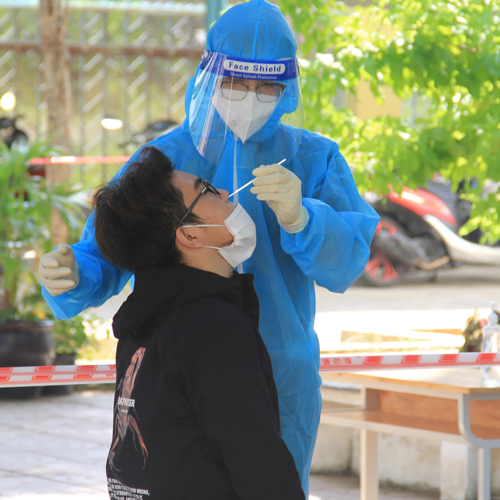 สำลีพันจมูกแบบใช้แล้วทิ้งพกพาได้อเนกประสงค์100ชิ้น