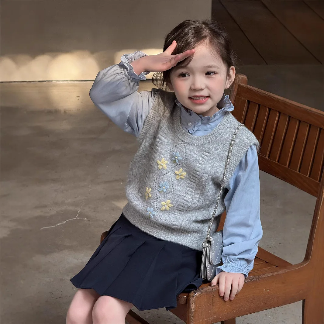 

Girls' Knitted Vest Spring and Autumn Outerwear 2025 New Korean Children's Clothing Children's Spring Clothing Sweater Vest Top