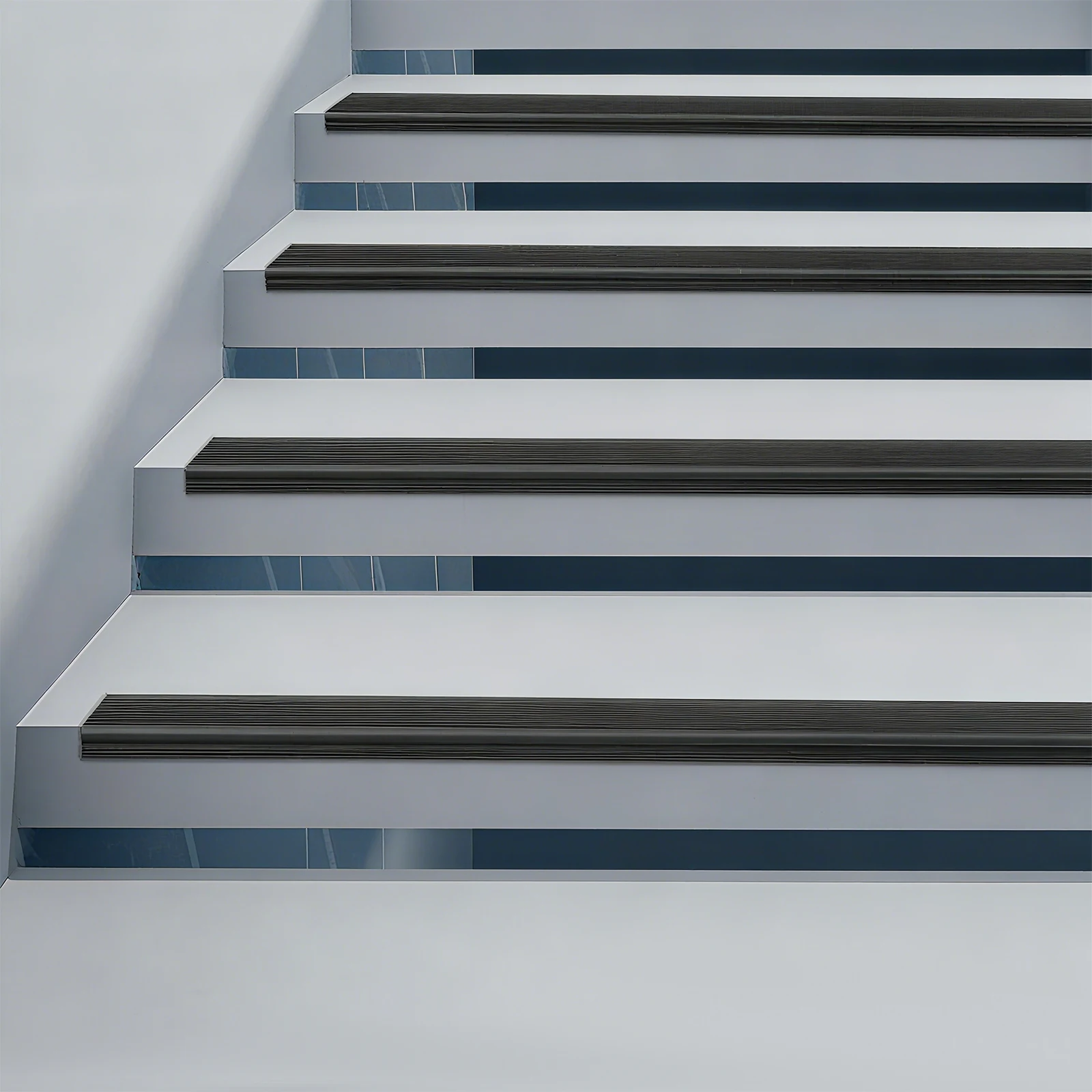 Schwarz 16,4 pés Selbstklebende Kantenleiste PVC moderno Rğfeste Treppenkantenleiste Treppenkantenbefestiung Mit Klebstoff