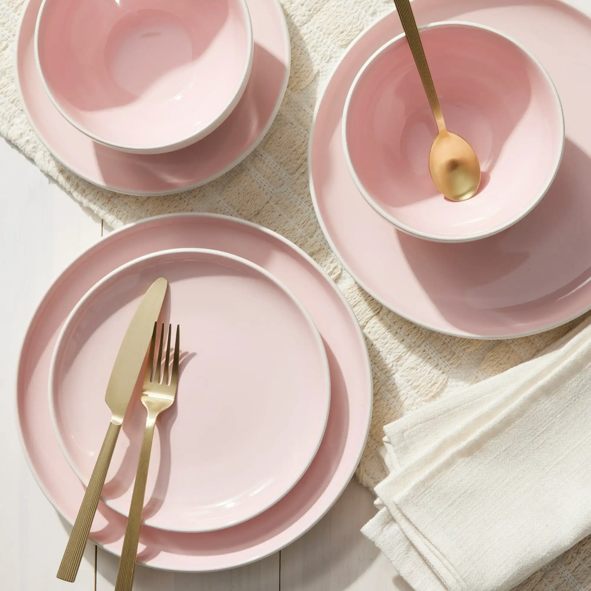 

Gardens Blush Vivian Stoneware Dinner Plate
