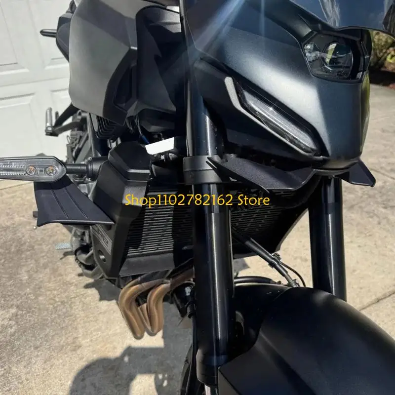 

Элегантная боковая обтекаемость мотоцикла 547B повышает устойчивость благодаря тонкой конструкции