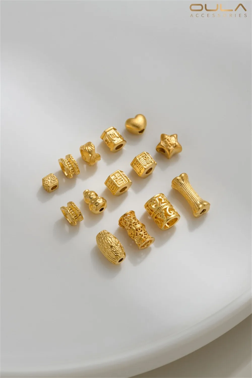 إكسسوارات خرز ذهبي رملية مصنوعة يدويًا يمكنك صنعها بنفسك على شكل قلب أوراق شجر ونجوم شخصيات ميمونة دلو مجوف وخرز من الخيزران