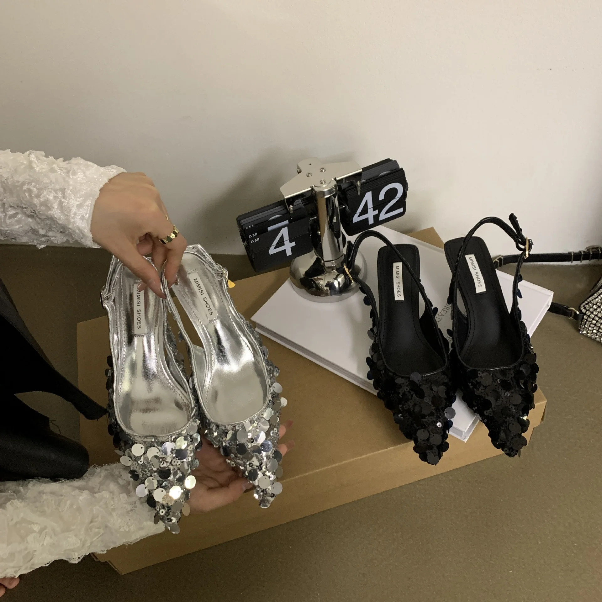 

Женские босоножки на среднем каблуке, прозрачные сандалии с острым носком, в стиле ретро, для весны, 2024