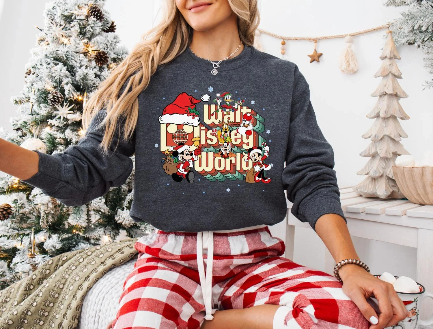 سويت شيرت ميكي آند فريندز لعيد الميلاد والت ديزني وورلد سويت شيرت ريترو ديزني سترة ديزني فاميلي لعيد الميلاد بقلنسوة #2