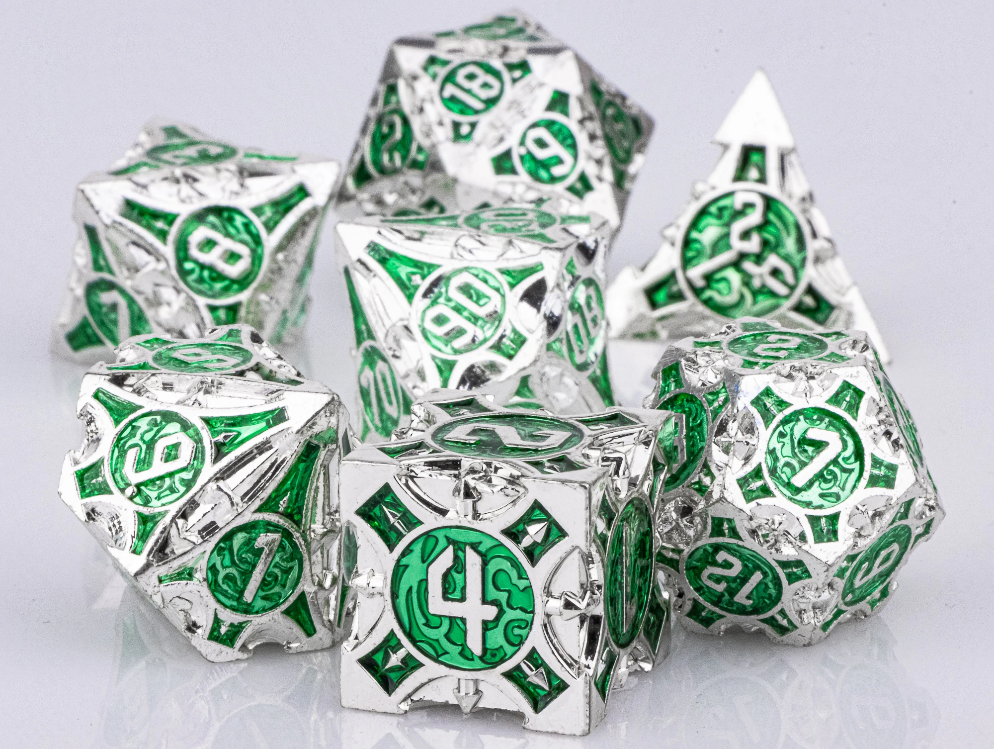 

Green metal dice set,sharp edge metal dice