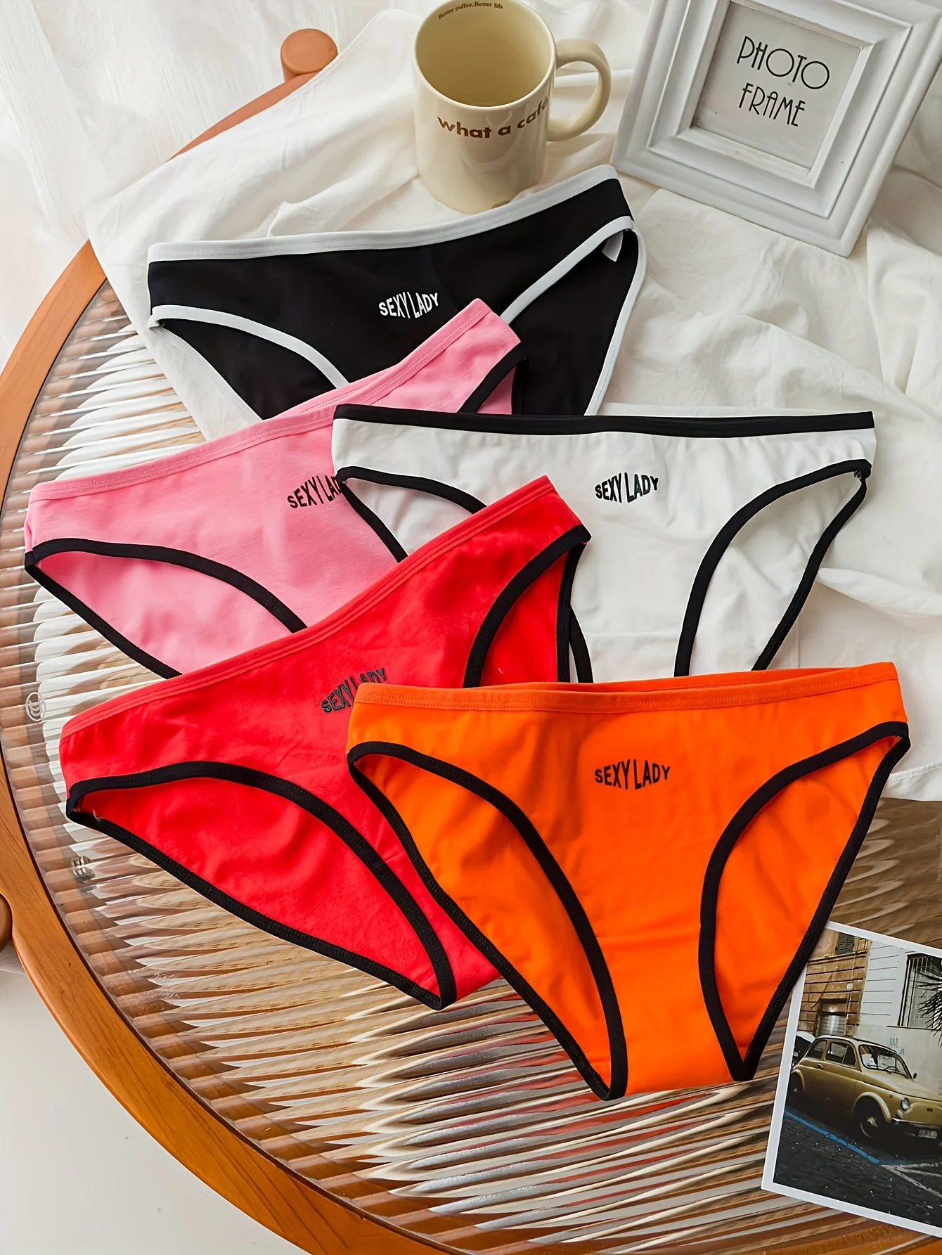 

Пятисекционное женское нижнее белье из чистого хлопка с цветными блоками и простым английским буквенным узором