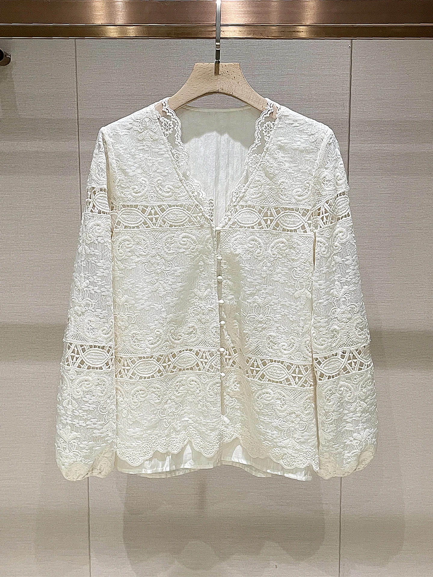 

Ele Embroidered Hollow out Long Sve Casual Loose Sle Women's irt V-Ne Spring 2026 Faion Outerwear