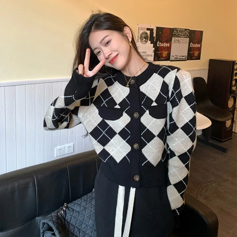 

Women Clothing Fashion Plaid O-neck Short Style Knitted Cardigan Autumn Winter Vintage Chic Loose Warm Commute Sweaters