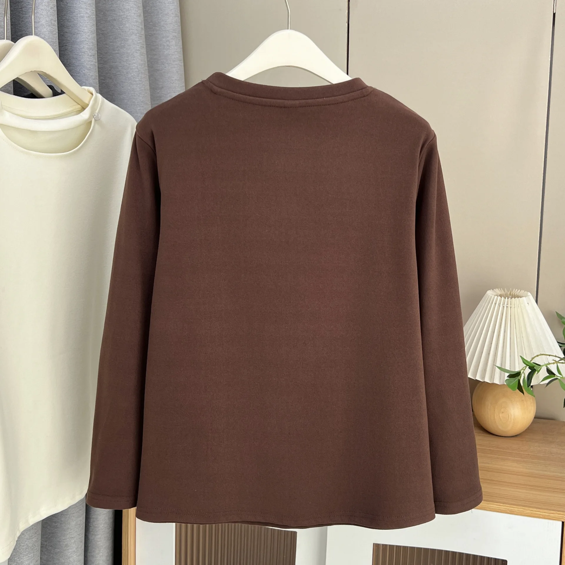 XXXXL موضة حجم كبير ملابس نسائية تي شيرت 2025 تصميم أنيق شتوي مع قاعدة مجوفة وأكمام طويلة 8095 #6