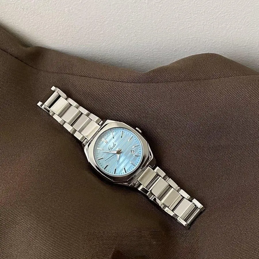 

New Striped Round Watch For WomenElegant And SophisticatedWith A Versatile Stainless Steel StrapA Fashionable Quartz Wristwatch.