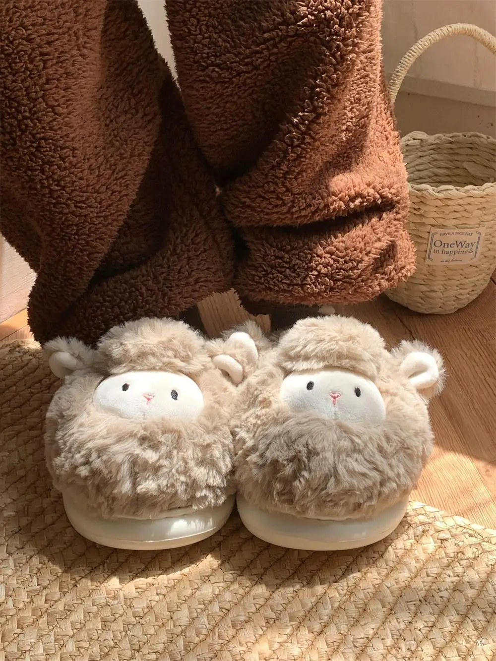 Pantoufles en coton mouton mignon pour hommes et femmes, chaussures d'intérieur pour femmes, peluche douce, agneau mignon, pantoufles décontractées pour la maison, hiver