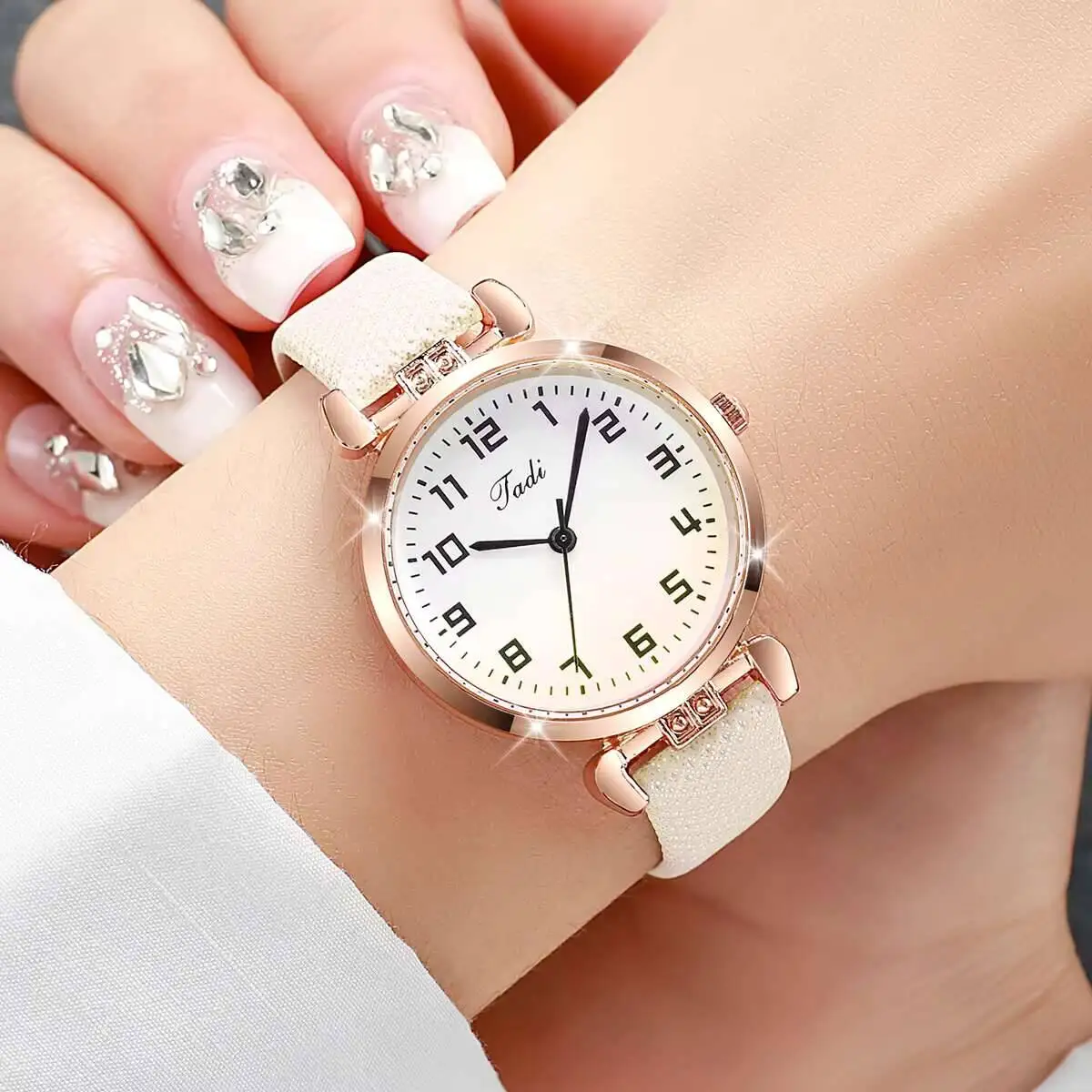2/3/4/5/6PCS Fashion Women Multicolor Watches Set Simple Small Dial Leather Strap Quartz Watch For Ladies Clock（Without Box）