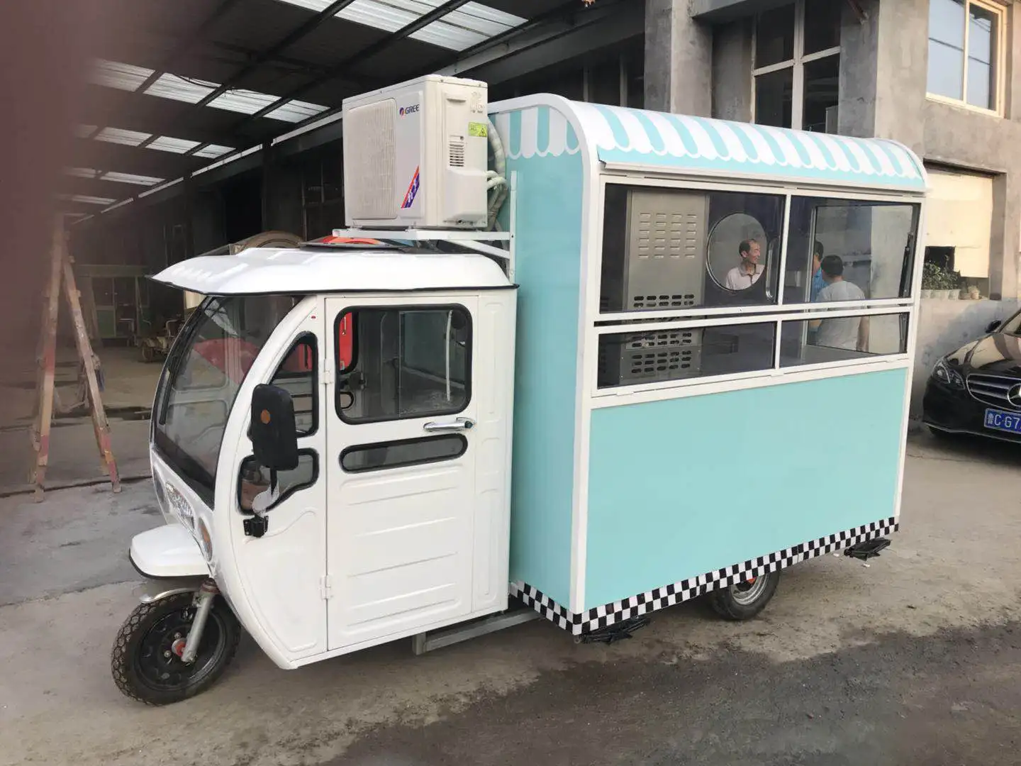 Wholesale Price Electric Mobile Food Truck Mobile Ice Cream Food Truck Trailer Crepe Electric Tricycle Food Cart For Sale