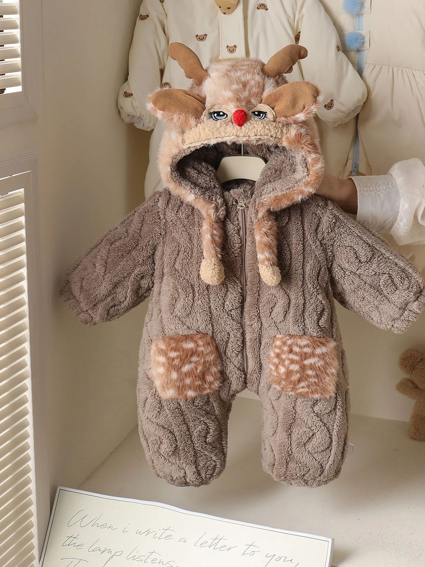 

Очаровательный зимний наряд для малышей: комбинезон с мультяшным олененком, пушистый материал из ламы, одежда для младенцев, комплект для новорожденных от 0 до...