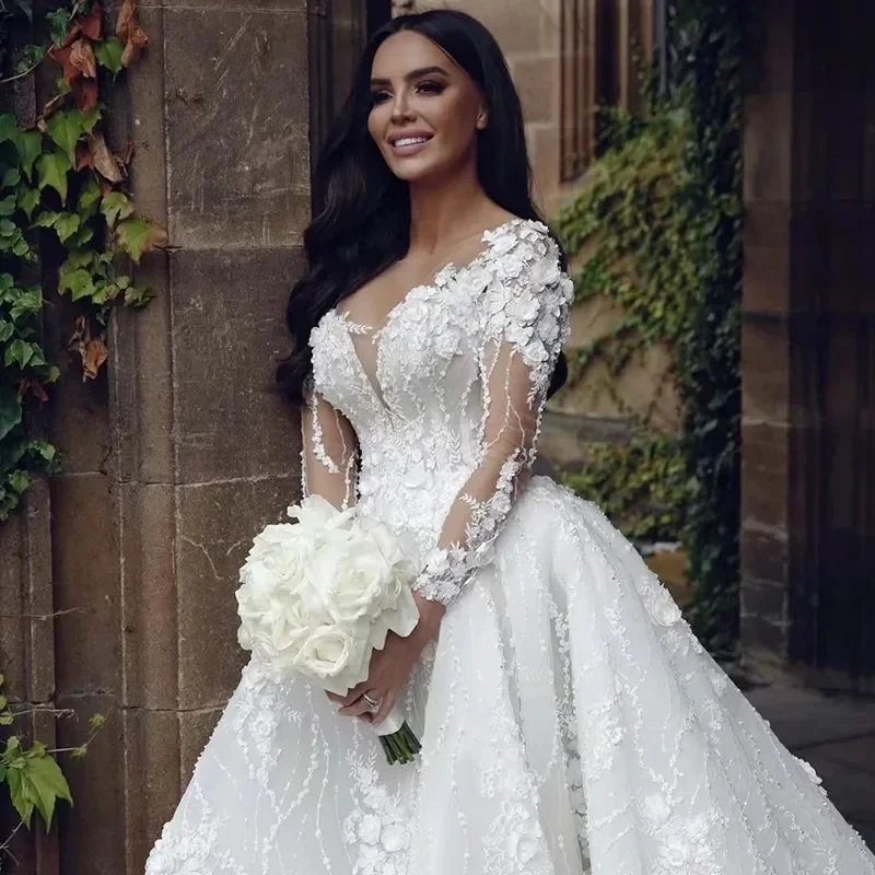 Maßgeschneidertes elegantes Brautkleid mit 3D-Applikationen, Spitze, glänzenden Spitzenapplikationen, A-Linie, Brautkleid von De Mariée, seitlicher Schlitz und langen Ärmeln