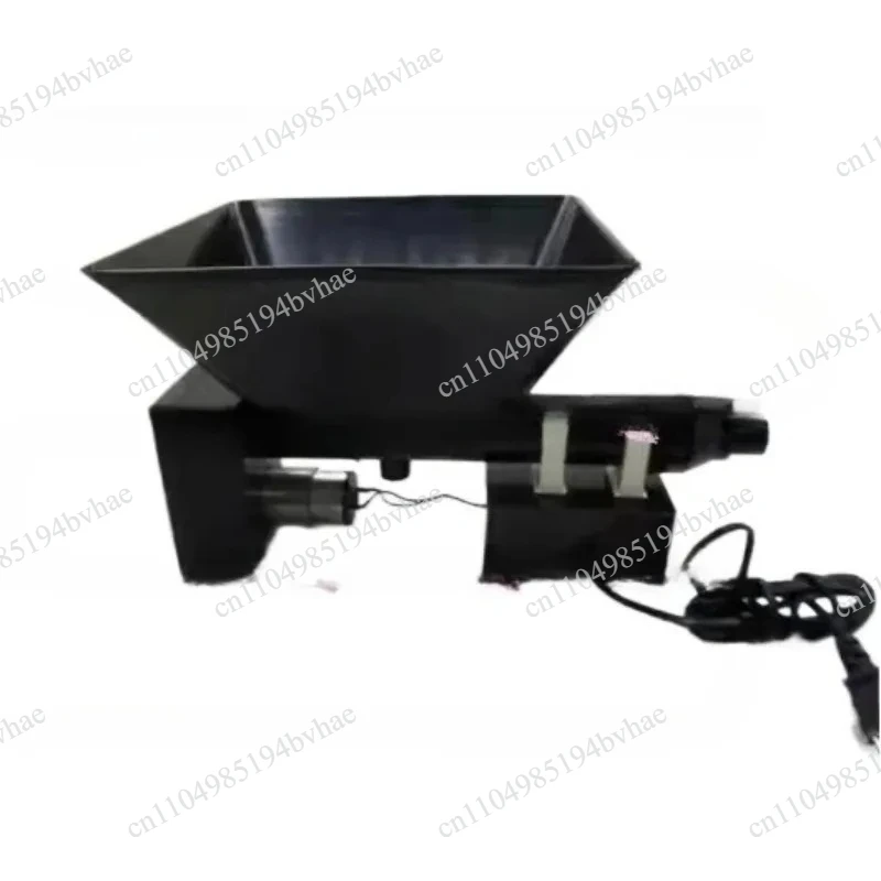 Speed controlled feeder device, spiral conveyor, speed controlled powder automatic timing