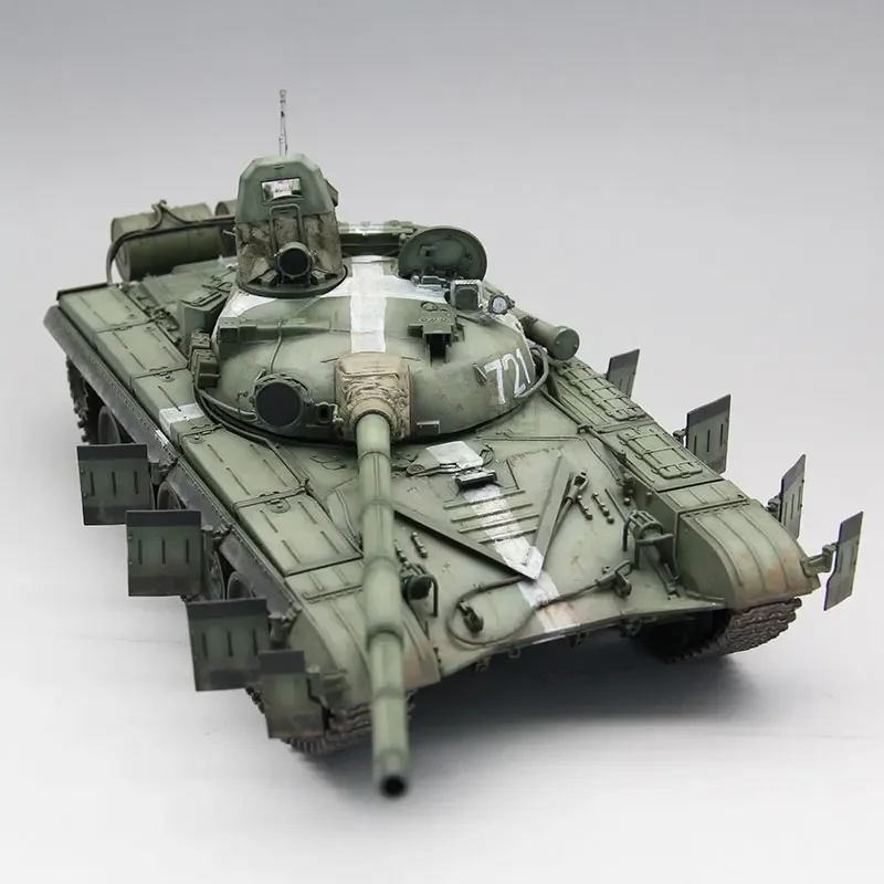 Kit de modelo de tanque montado Funming Hobby 35A052 T-72 URAL Tanque de batalha principal (kit interno completo) 1/35