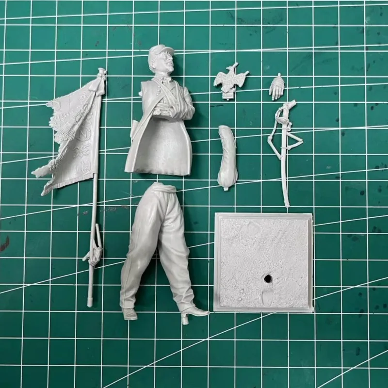 1/24 Resin Figure Assembly Model Kit Ancient French Injured Officer Miniature Toys Required assembly and Painting Free Shipping