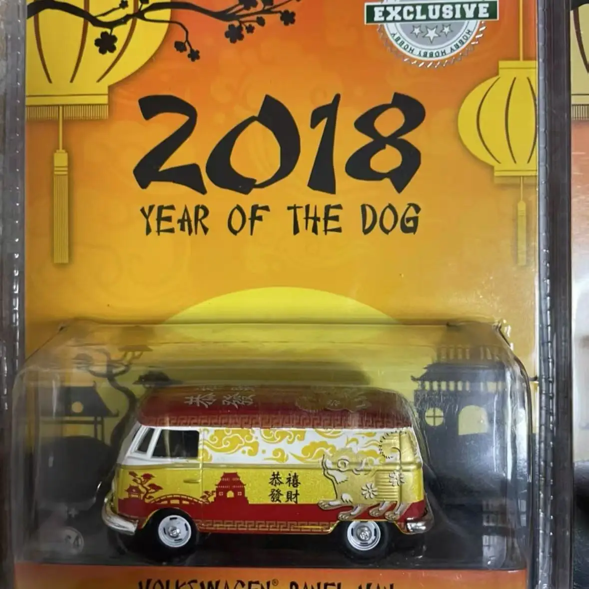 

Green Light 1:64 Volkswagen T2 Van — китайский зодиак 2018, год собаки, красный с покрытием