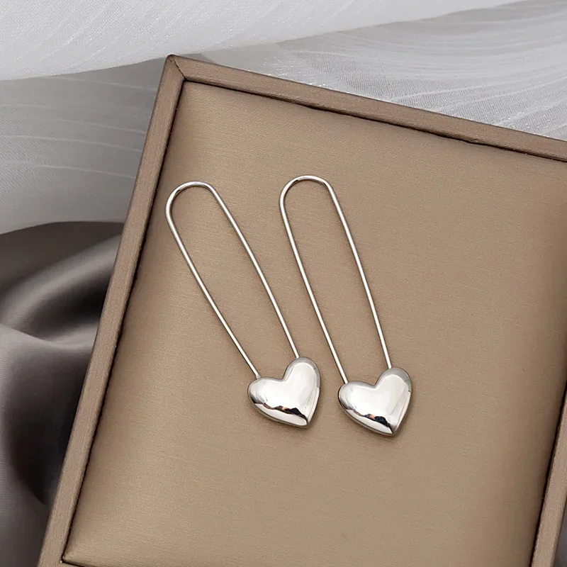 French Retro Metal Love Earrings Simple Pins Cold Wind Temperament Commuting Peach Heart Stud Earrings Women