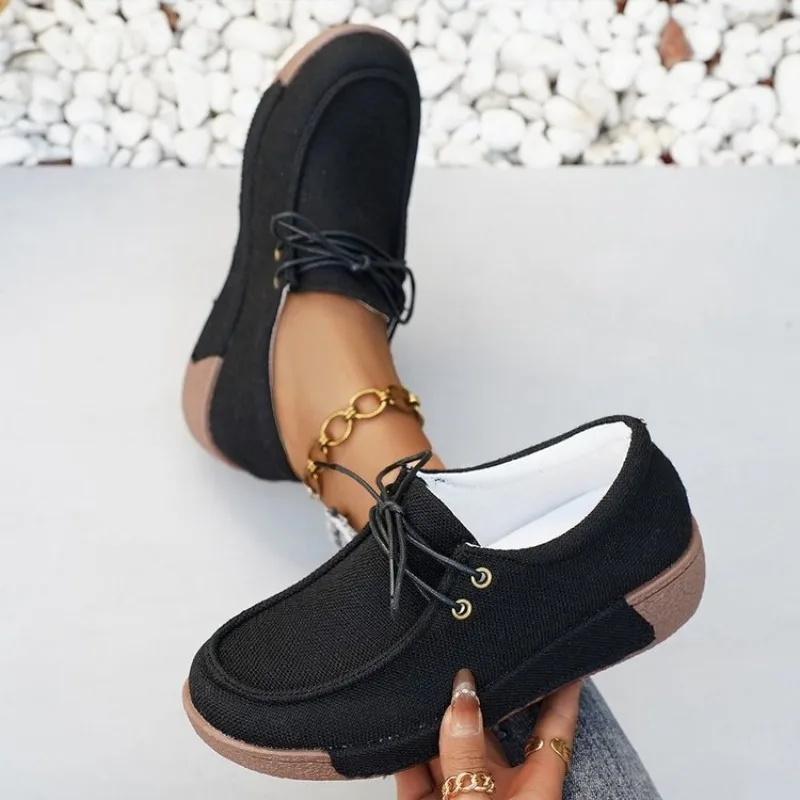 Mocasines de mujer con punta redonda y cordones, estilo casual con textura tejida y costuras tipo moc, ideales para actividades diarias al aire libre.