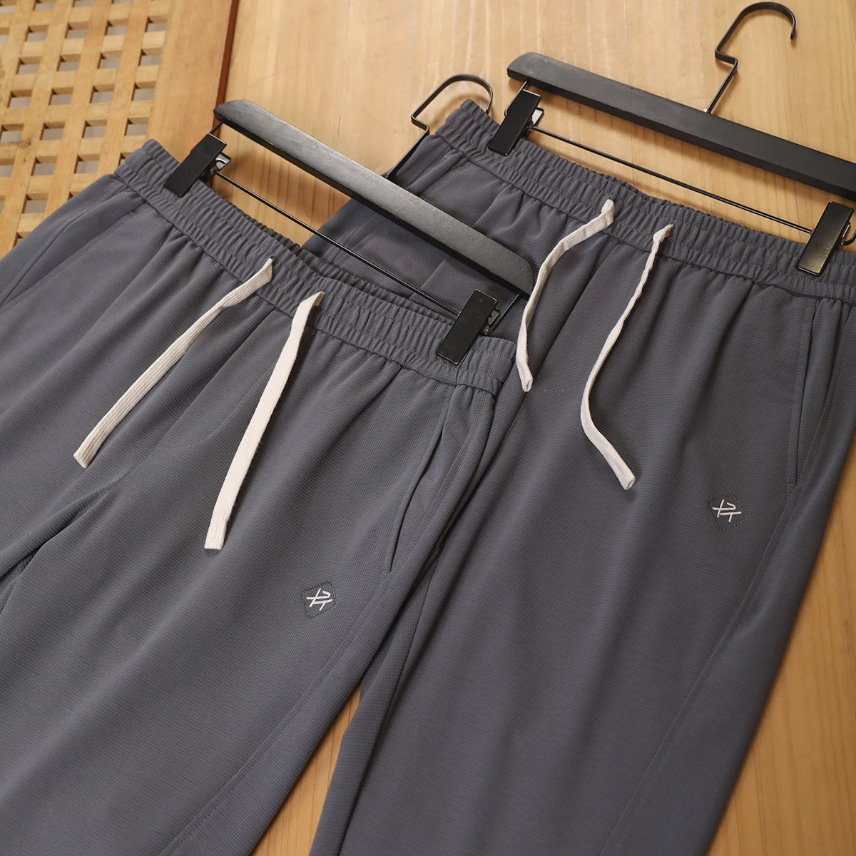 

Мужские повседневные спортивные брюки с эластичной резинкой на талии, из смесового модала, гладкие, свободного кроя, длинные, модные, в городском стиле, для молодежи