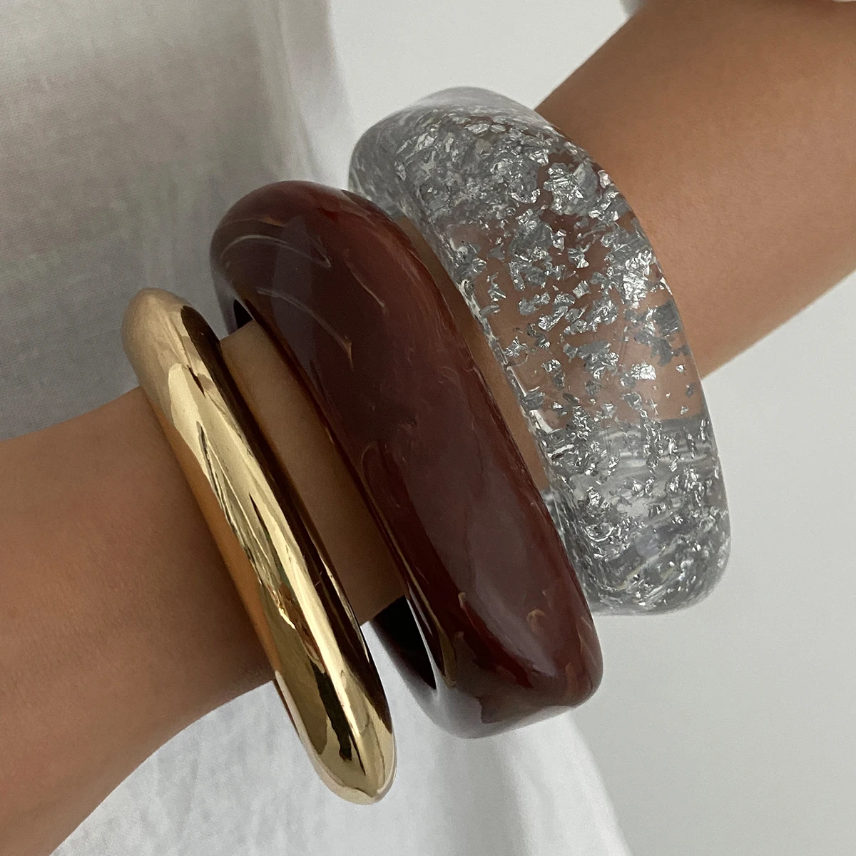 

SHIXIN Trendy Brown Sequin Resin Acrylic Irregular Wide Bracelet for Women Simple Geometric Thick Wide Metal Spring Bangle Gift