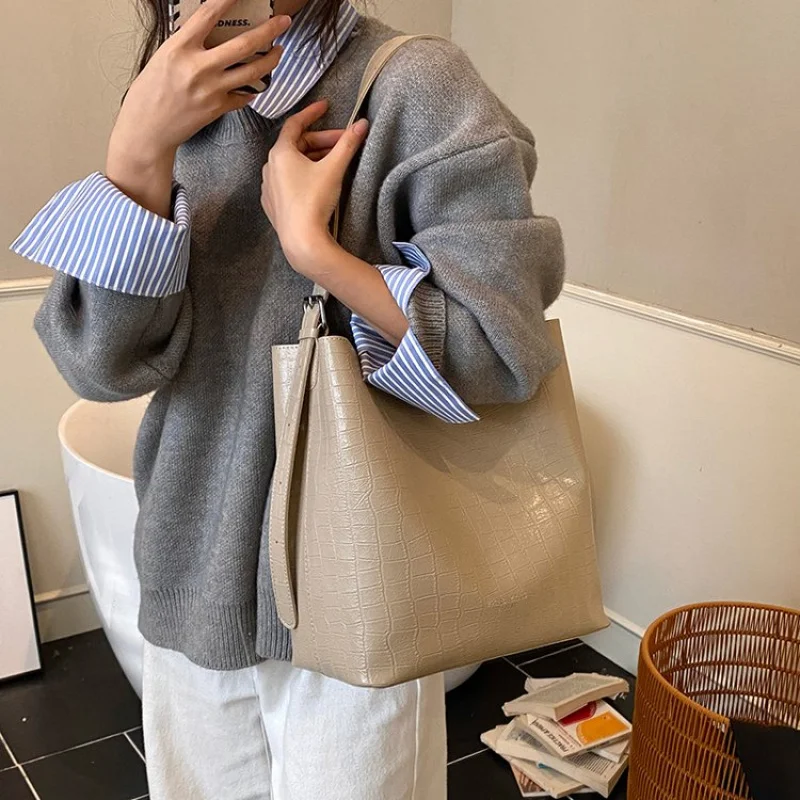 حقيبة كتف للسيدات مصنوعة من جلد البقر، قابلة للتنفس، راقية، عصرية، خفيفة الوزن، مظهر يومي #2