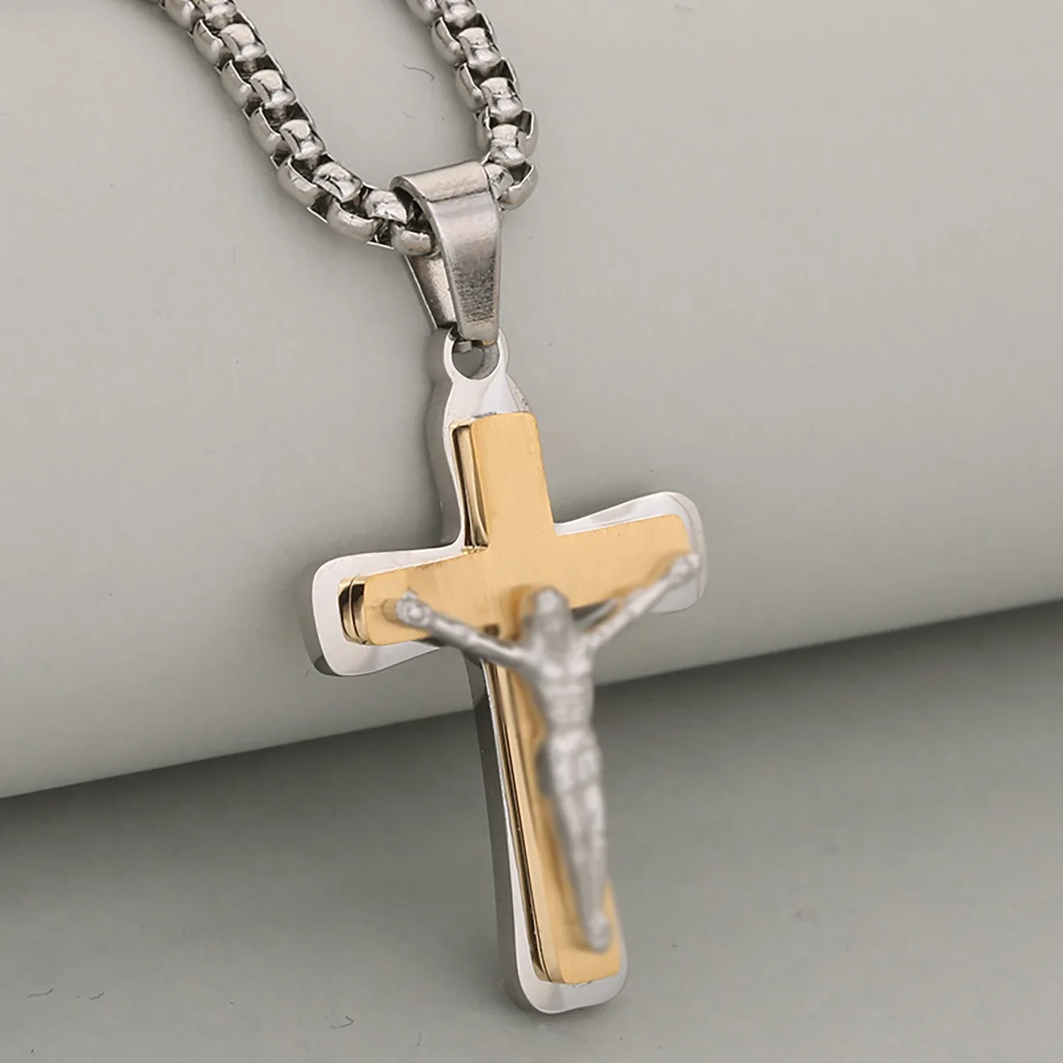 

Art Relief Relief Portrait Hip-Hop Stainless Steel Cross Pendant Necklace For Men And Women, Delicate Craft Full Of Texture