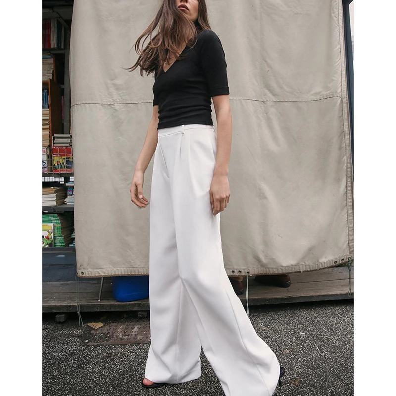 เสื้อยืดผู้หญิงฤดูร้อนใหม่ ดีไซน์เรียบง่าย คอวี แขนสั้น หลากสี ผ้าเนื้อนุ่ม สวมใส่สบาย ทรงเข้ารูป เหมาะสำหรับใส่ไปทำงาน ผลิตจากเส้นใยโพลีเอสเตอร์