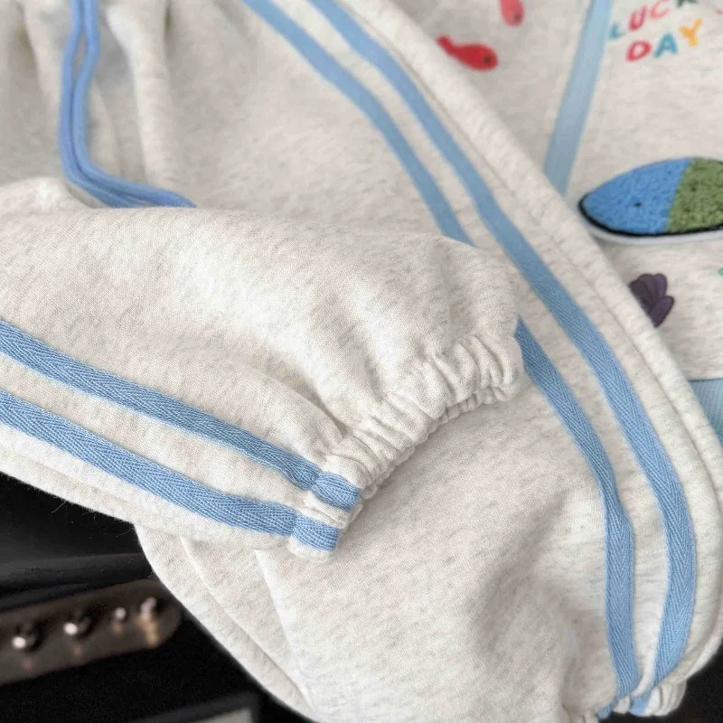 Herbst-Winter-Kleidungsset für Mädchen, 2-teilig, für Kinder von 1 bis 10 Jahren, bestehend aus einem gestickten Mantel mit Reißverschluss und einer weichen Hose, ideal als Trainingsanzug. – Detail 10