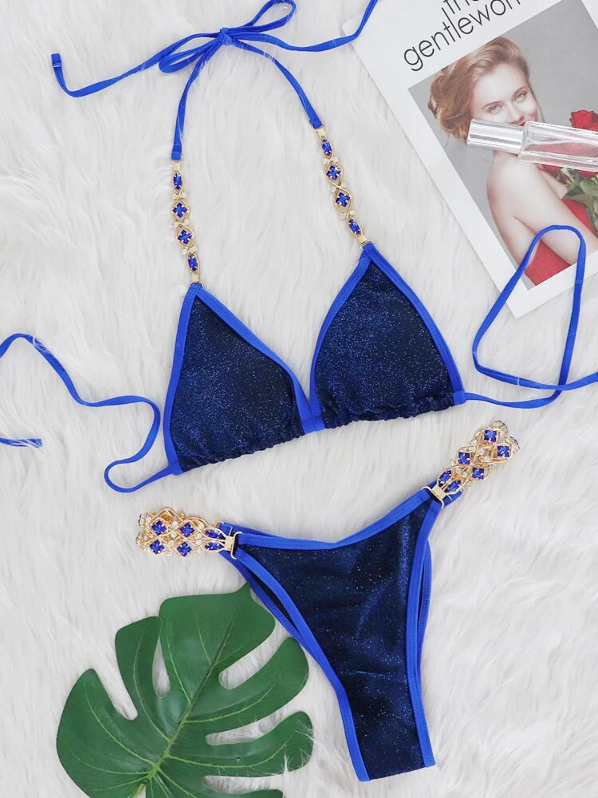 

Роскошное бикини со стразами для женщин, купальник из 2 предметов с бриллиантами, треугольная чашка, купальный костюм с лямкой на шее, стринги с низкой талией, пляжный купальник 2025