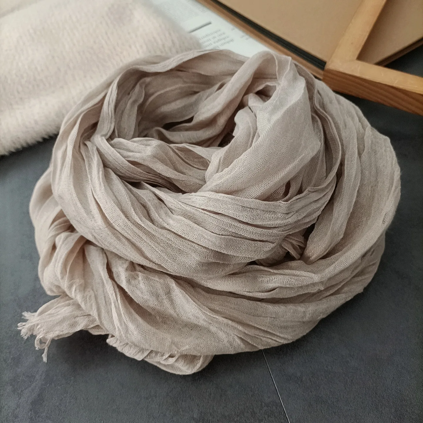 

Folded Scarf Women's Literary Texture Long and Thin Rough Edge Simple Versatile Korean Version Spring Autumn Winter Shawl