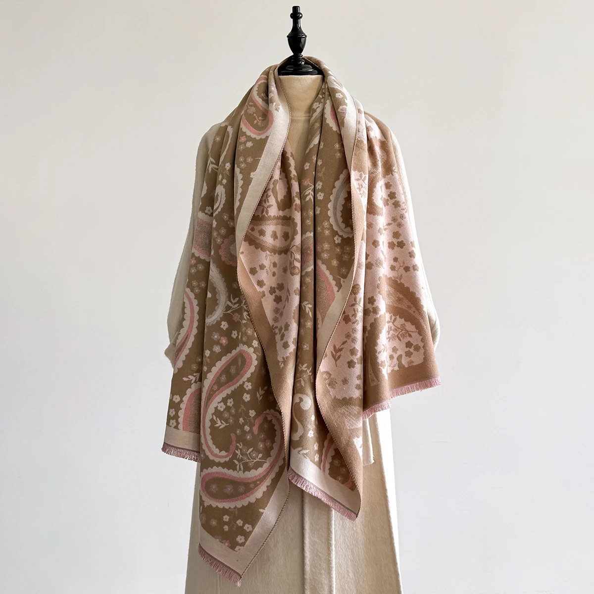 

Women Cashmere Scarf Winter Paisley Patterned Thick Warm Blanket Scarf Cashew Flower Scarves Fashionable and Luxurious