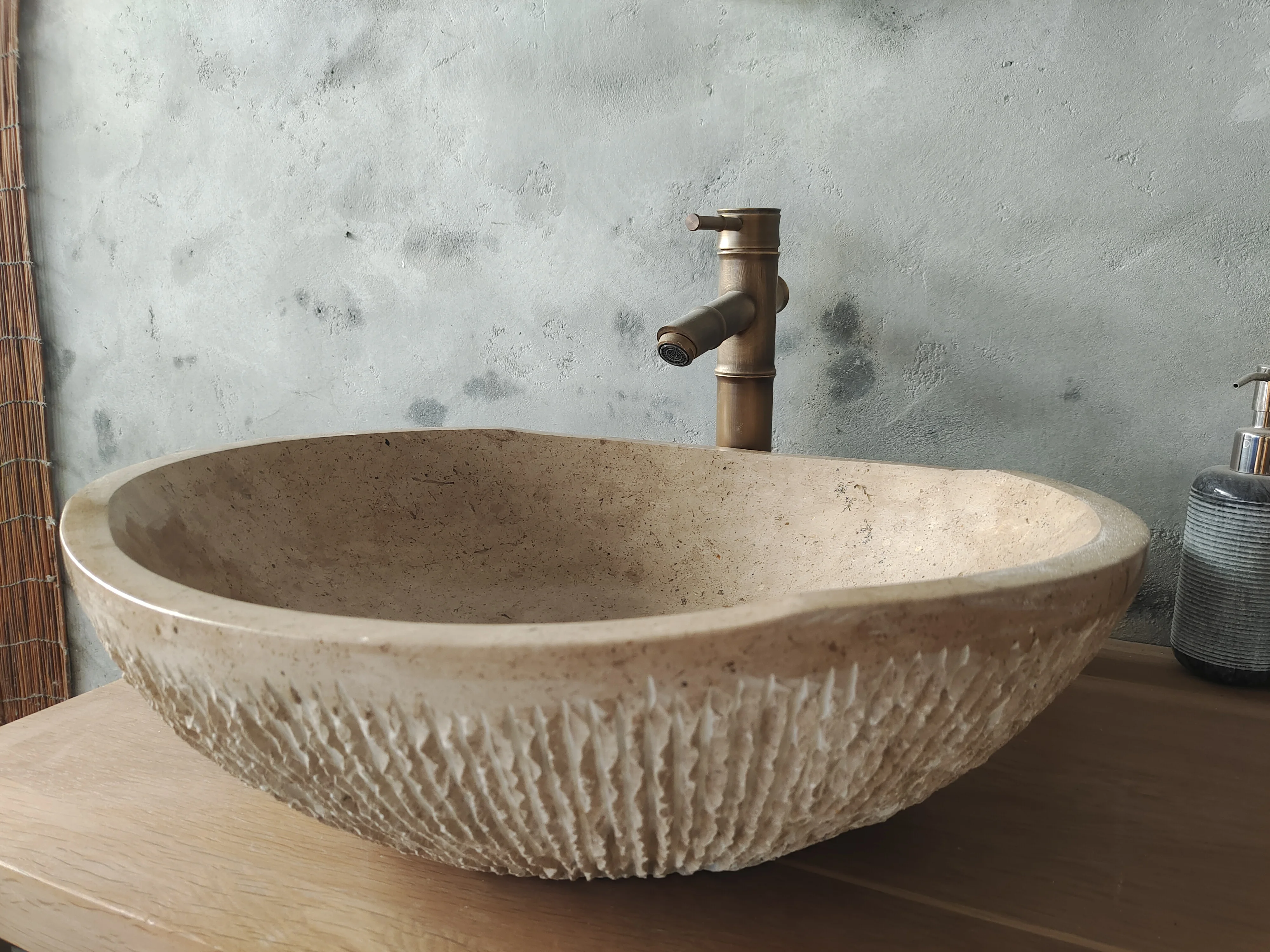 %r Modern Hotel Beige Color Chiseled Stone Bathroom Vessel Sink Oval Canoe Shape Natural Marble Hand Carved Vanity Top Basin