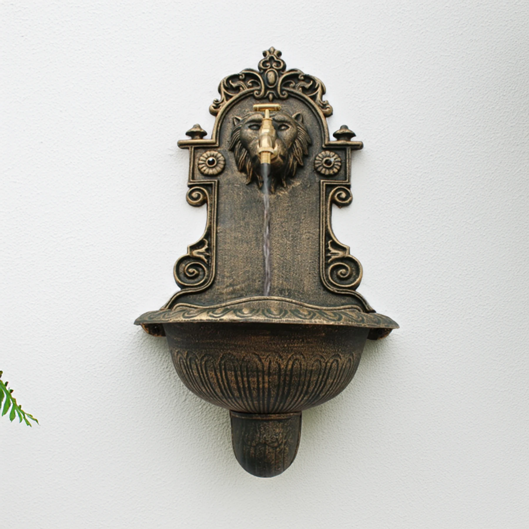 Countryside Lion Head Cast Iron Wall Fountain With Basin Upright Wall Mounted Hand Sink Hanging Sink For Home Garden Decoration