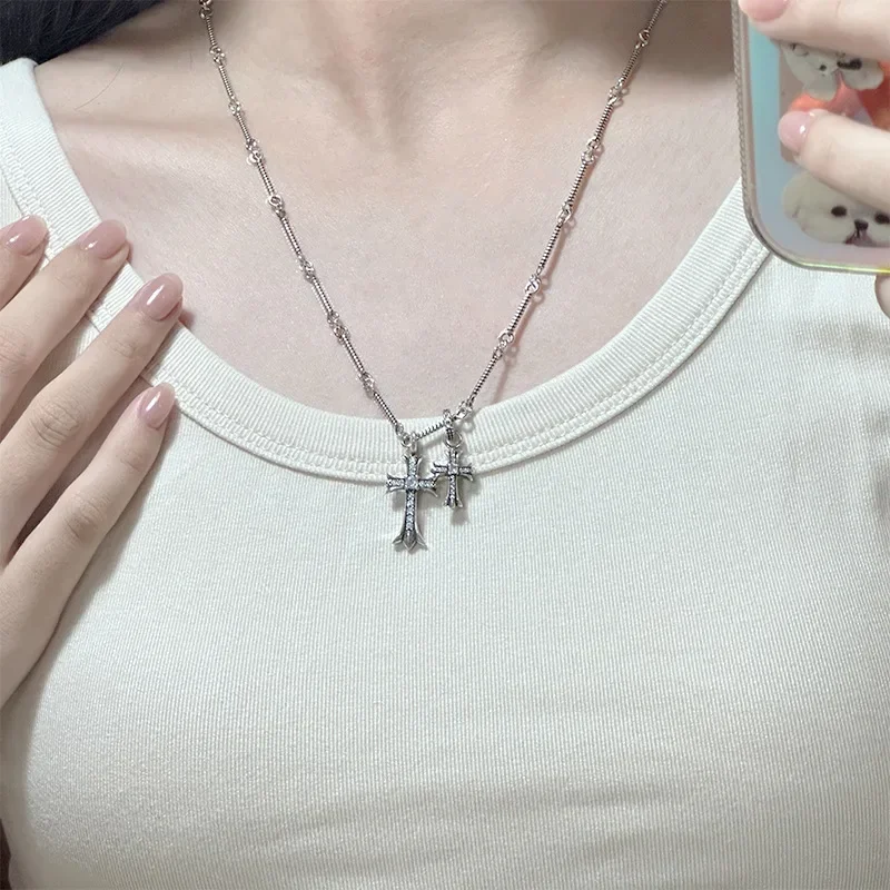 MDLCrocker كوكب المشتري. قلادة ذهبية عتيقة مزدوجة الصليب مع الزركونيوم والماس