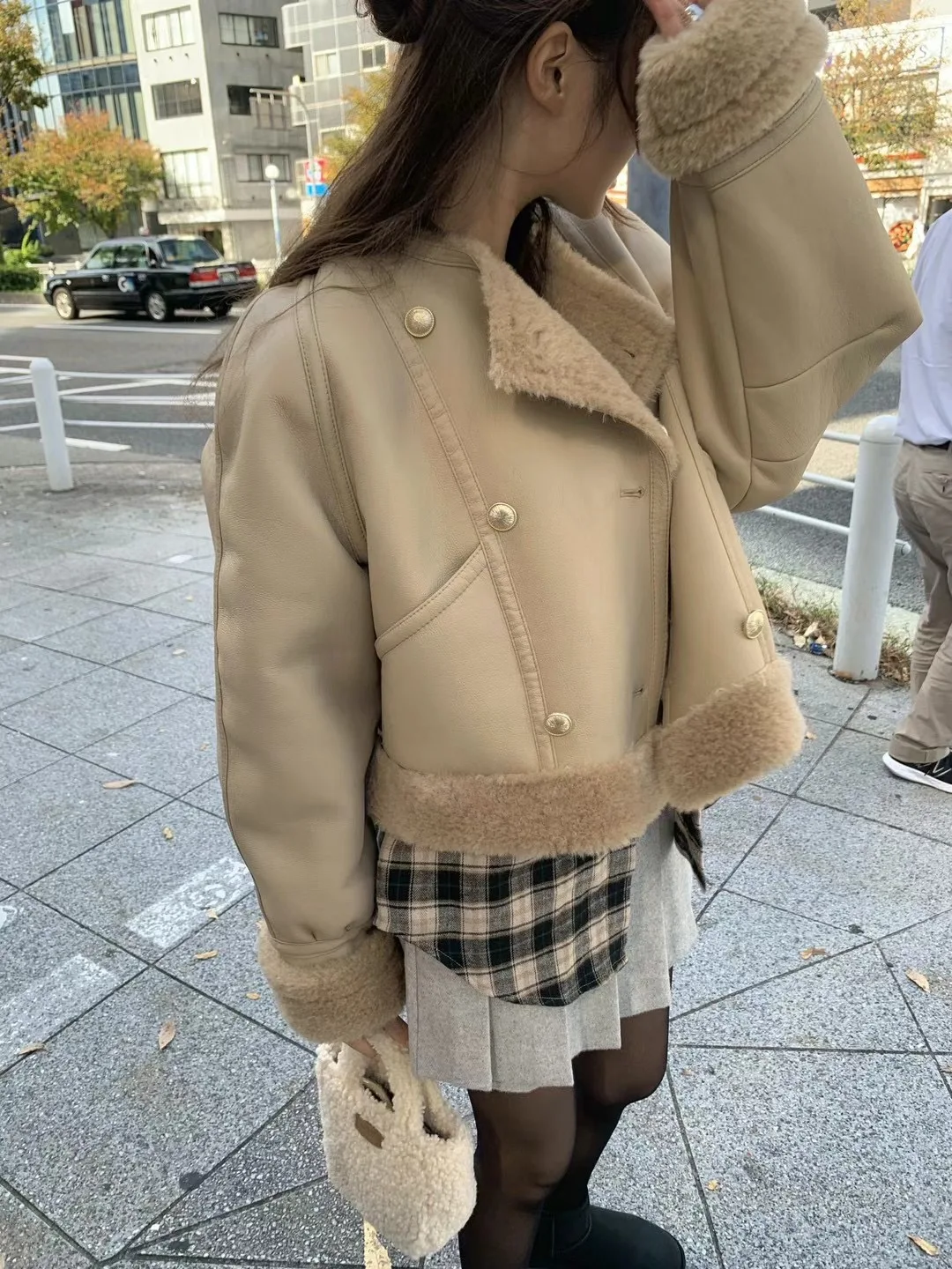 เสื้อแจ็คเก็ตไบค์เกอร์สุดชิคสำหรับผู้หญิง บุขนด้านใน คอทรงกลม กระดุมสองแถว แฟชั่นฤดูใบไม้ร่วงและฤดูหนาว เสื้อคลุมกันหนาวแบบสั้น