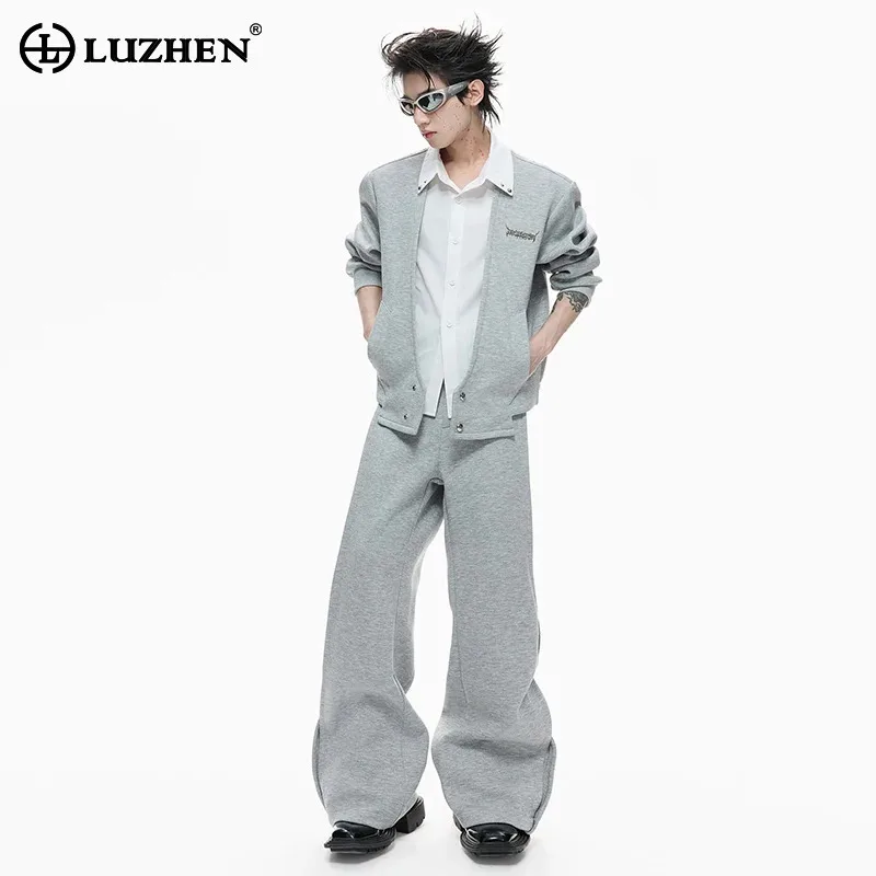 

Мужской модный свитшот LUZHEN 2026 весна с эффектом двухслойности и контрастными вставками, с длинными рукавами, и стильные брюки JY6335