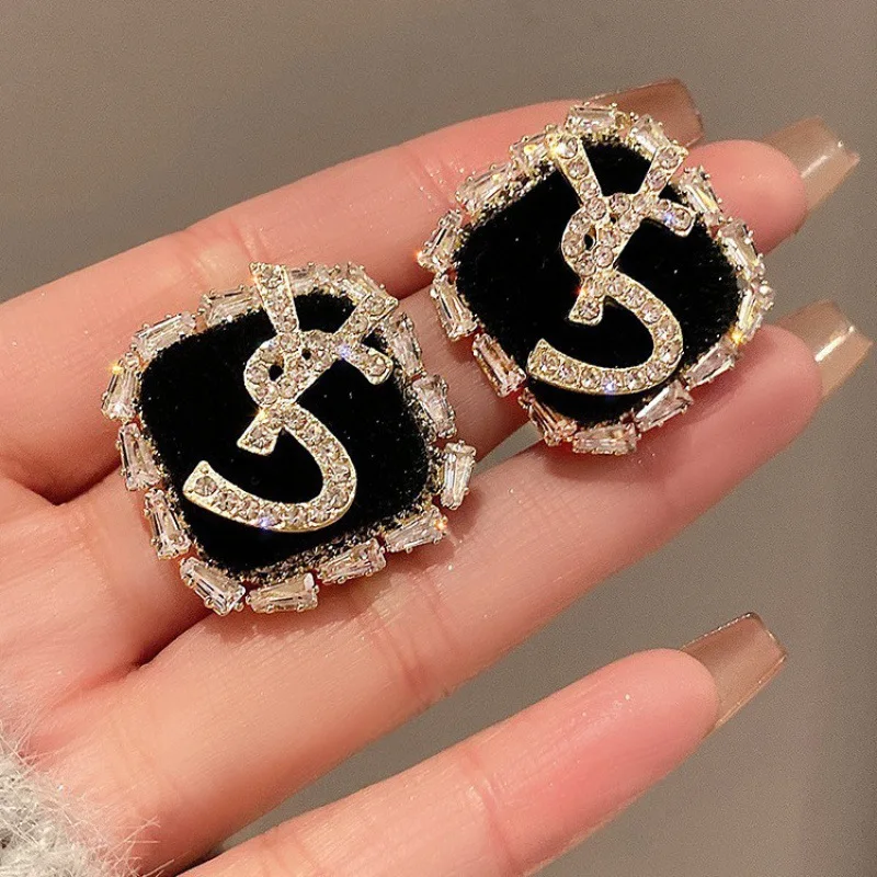 Luxury Rhinestone Black Square Retro Stud Earrings For Women French Temperament Crystal Letter Earrings High end Jewelry Gifts