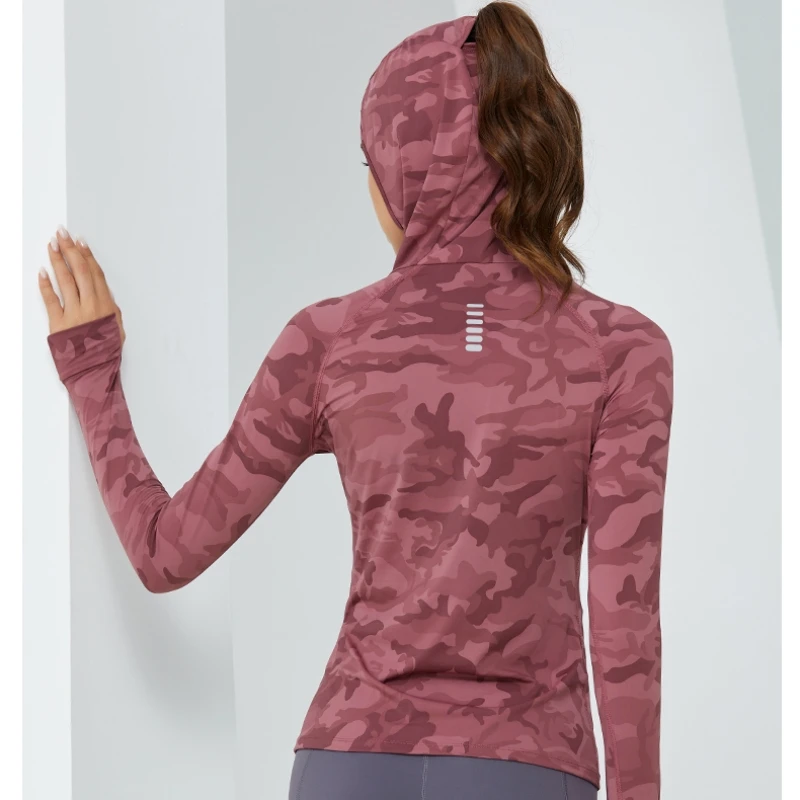 Wysokiej jakości damska z kapturem T Shirt kamuflaż z długim rękawem Thumb Hole Running Tees dziewczyny siłownia koszulki treningowe bluzy z kapturem