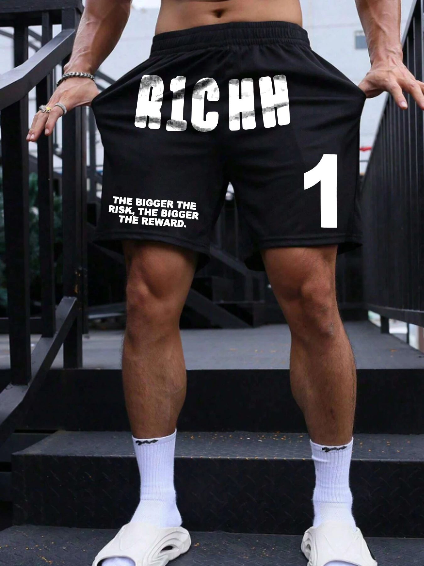 

Повседневные шорты в стиле High Street. Свободные трикотажные брюки с принтом.