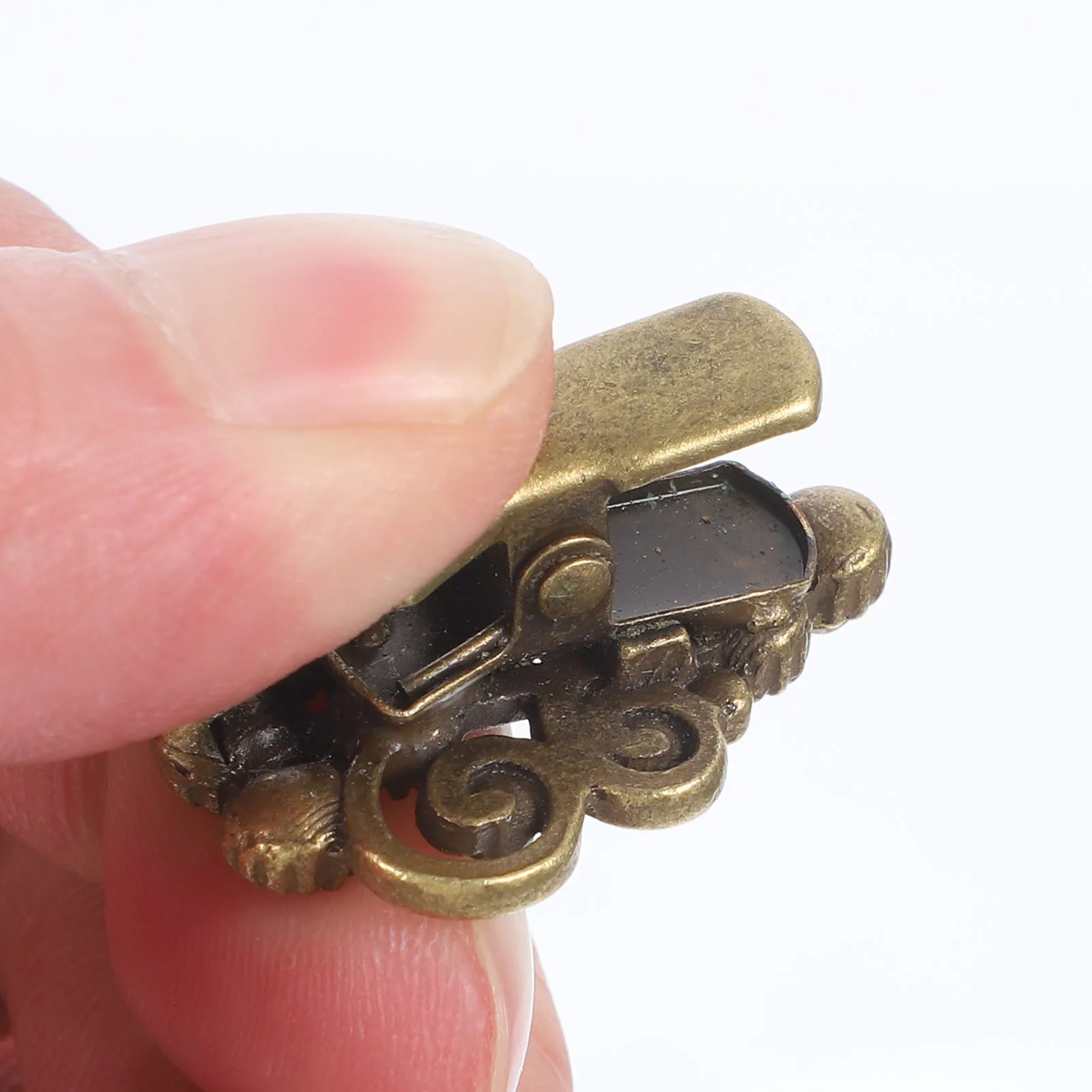 

Alloy Cloak Cuff Women Cardigan Sweater Clips Vintage Decorative Women's Sweaters